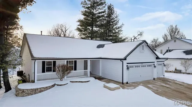 $450,000 | 102 Meramec Meadows Court, Fenton, MO 63026