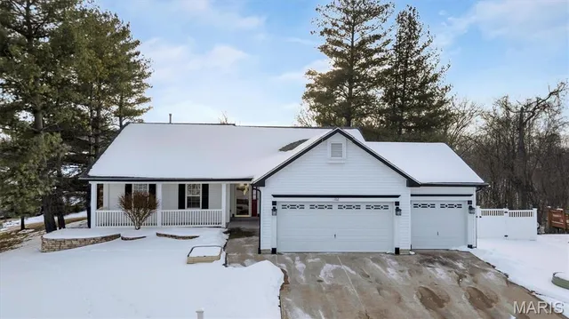 $450,000 | 102 Meramec Meadows Court, Fenton, MO 63026