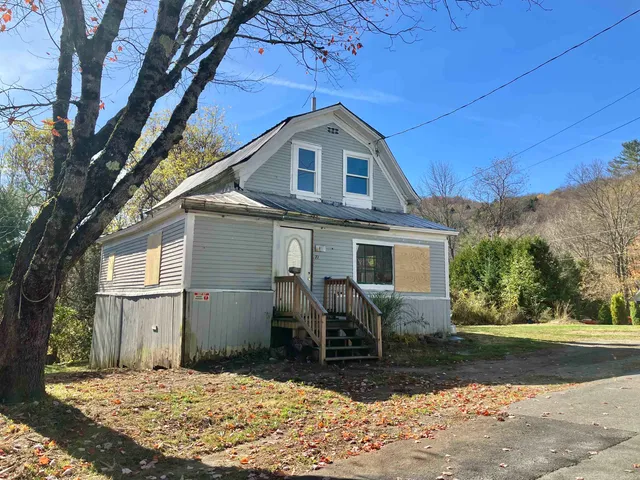 $109,900 | 71 Woodbury Street, Hardwick, VT 05843