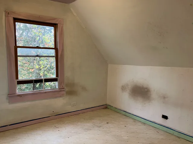 $109,900 | 71 Woodbury Street, Hardwick, VT 05843