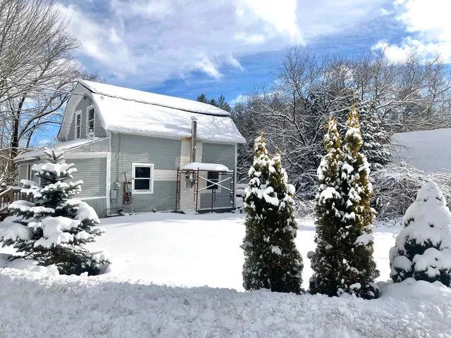 $119,900 | 71 Woodbury Street, Hardwick, VT 05843
