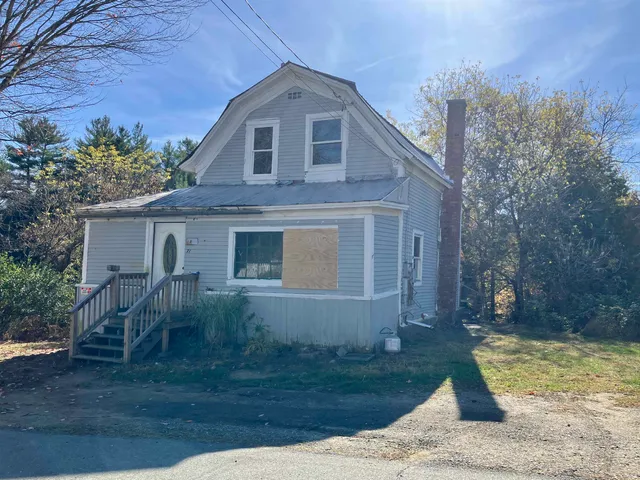 $109,900 | 71 Woodbury Street, Hardwick, VT 05843