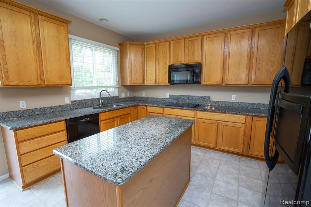 4040 Holly Lane Rochester, MI 48306 - Photo 15 of 63