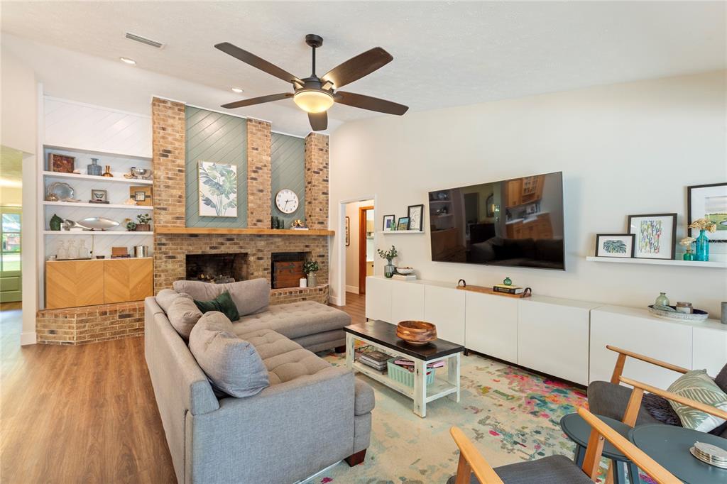 2941 Chelsea Woods Drive Valrico, FL 33596 - Photo 15 of 48 a living room with furniture and a flat screen tv