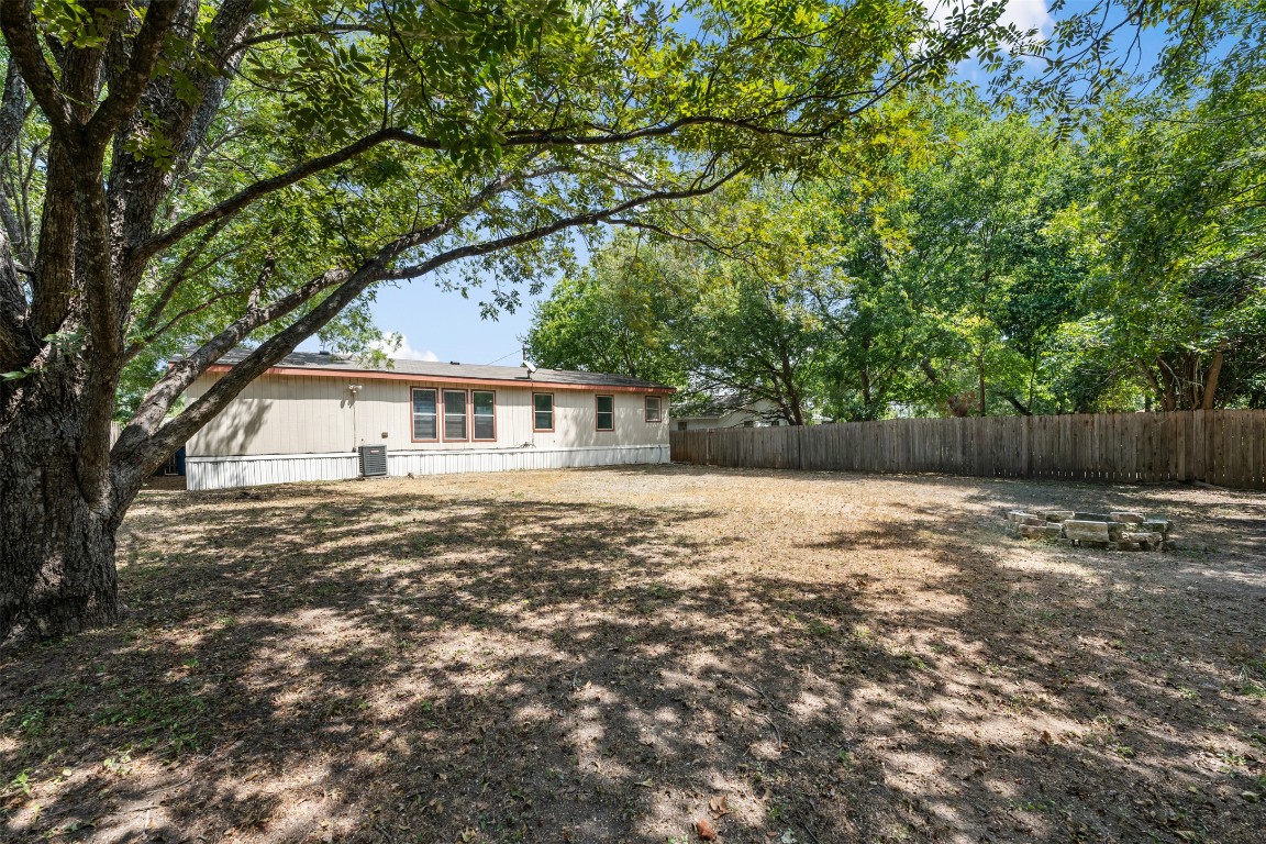 635 West Dittmar Road Austin, TX 78748 - Photo 29 of 32 a backyard of a house