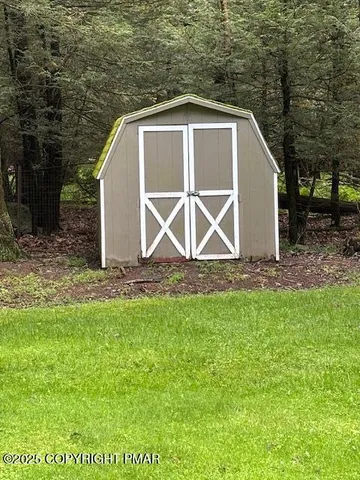 $1,800 | 184 Oak Lane, Cresco, PA 18326