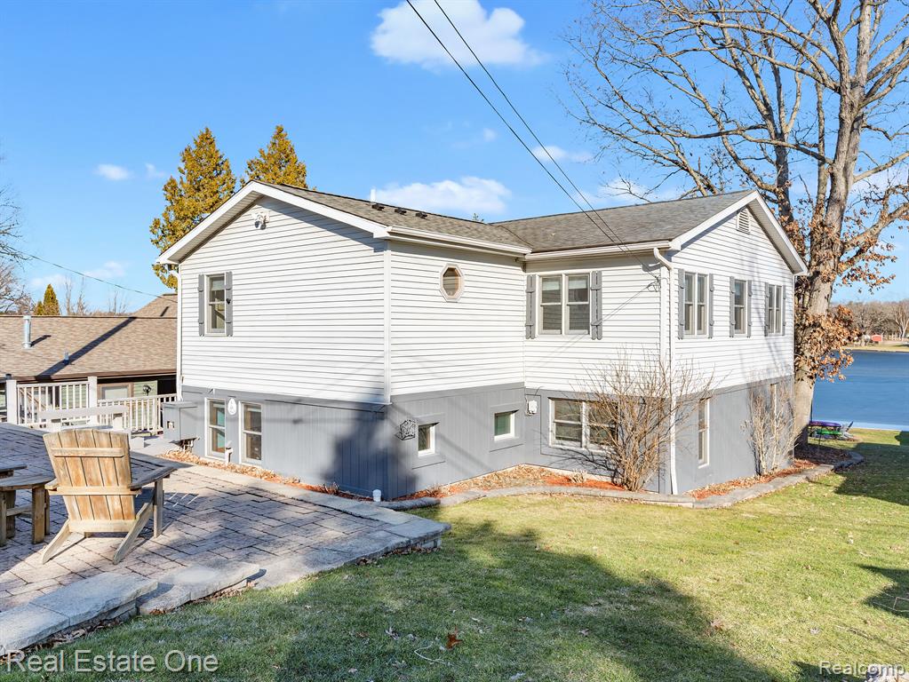 5888 Bullard Road Fenton, MI 48430 - Photo 32 of 41