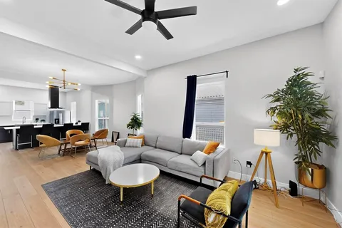 $525,000 | 712 West Eighth Street, Dallas, TX 75208