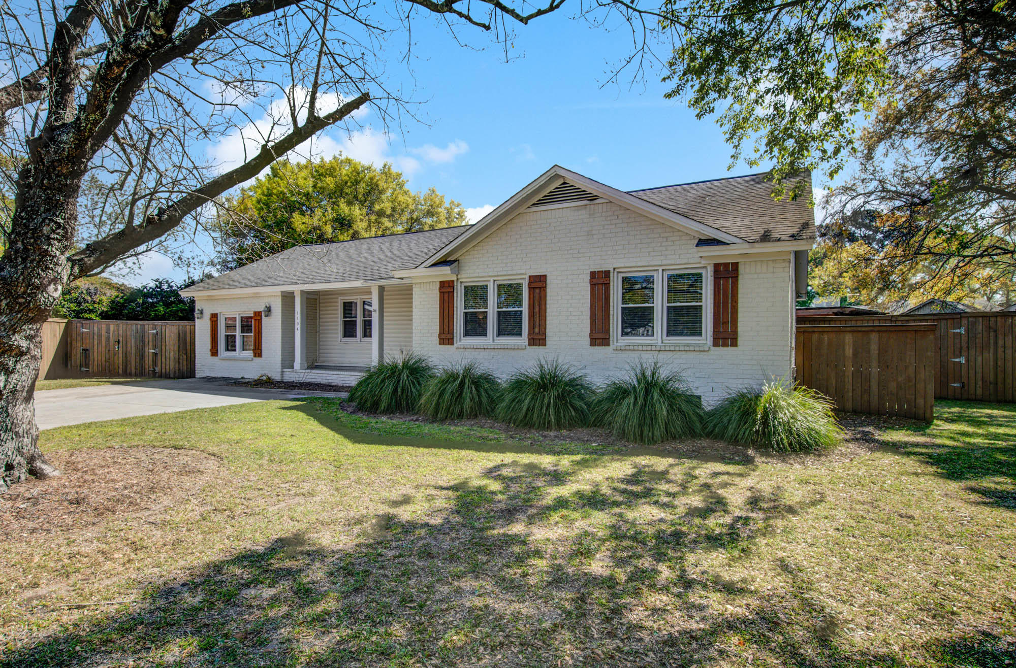 1104 Short River Court Mount Pleasant, SC 29464 - Photo 3 of 25 1104ShortRiver-CalSiglerPhotography (2)