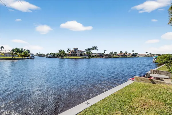 $1,850 | 330 Tudor Drive, Unit 110, Cape Coral, FL 33904