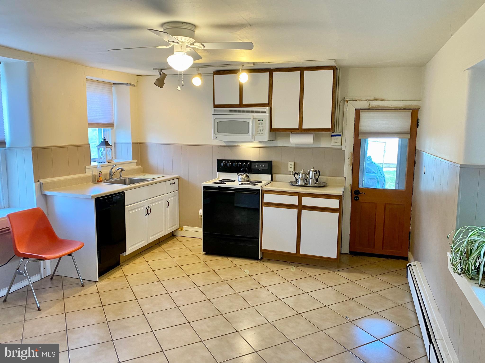 135 A Hoffmansville Road Barto, PA 19504 - Photo 26 of 44 1st Floor Apartment Kitchen