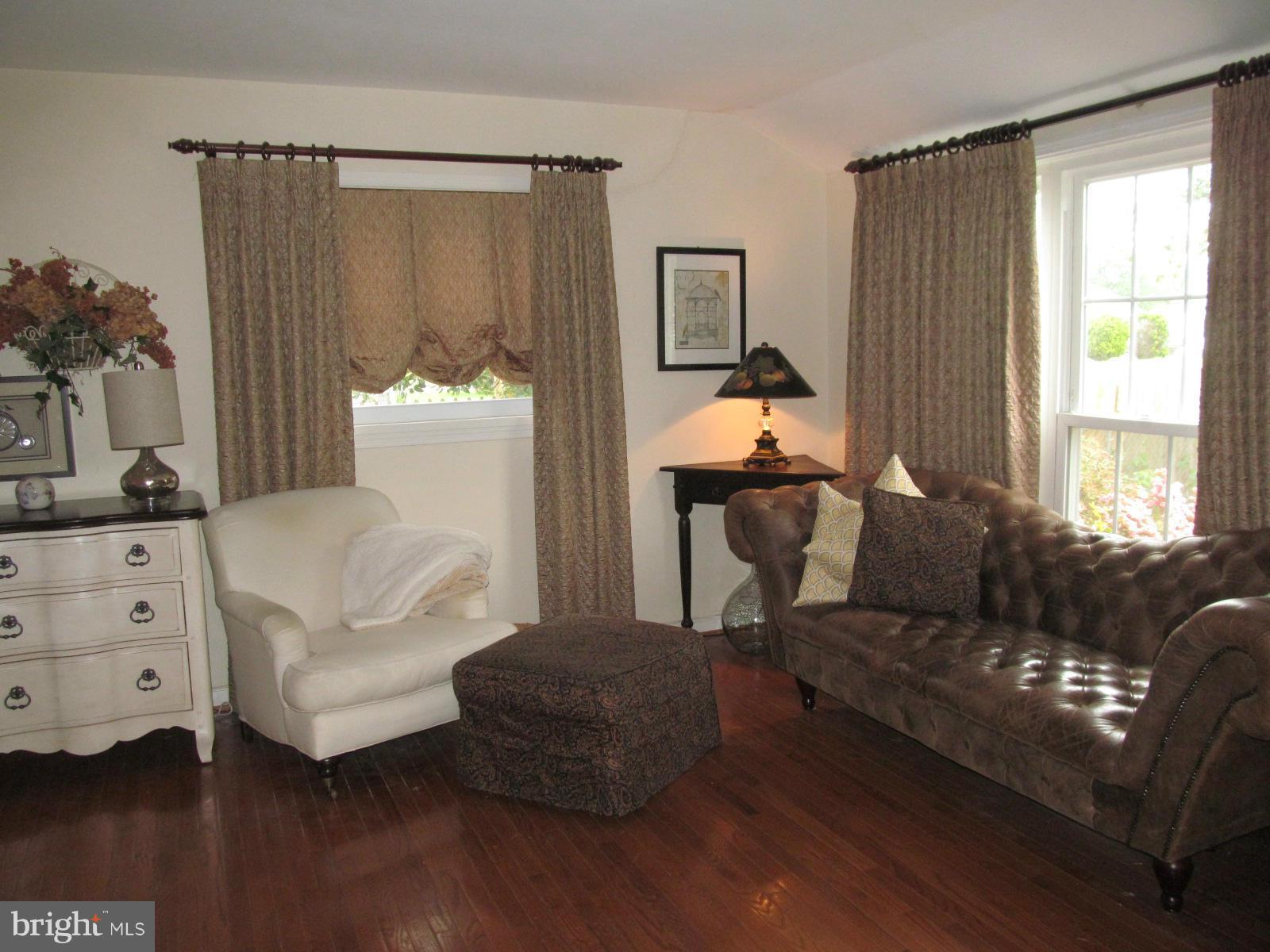 12828 Holdridge Road Silver Spring, MD 20906 - Photo 4 of 24 Living Room