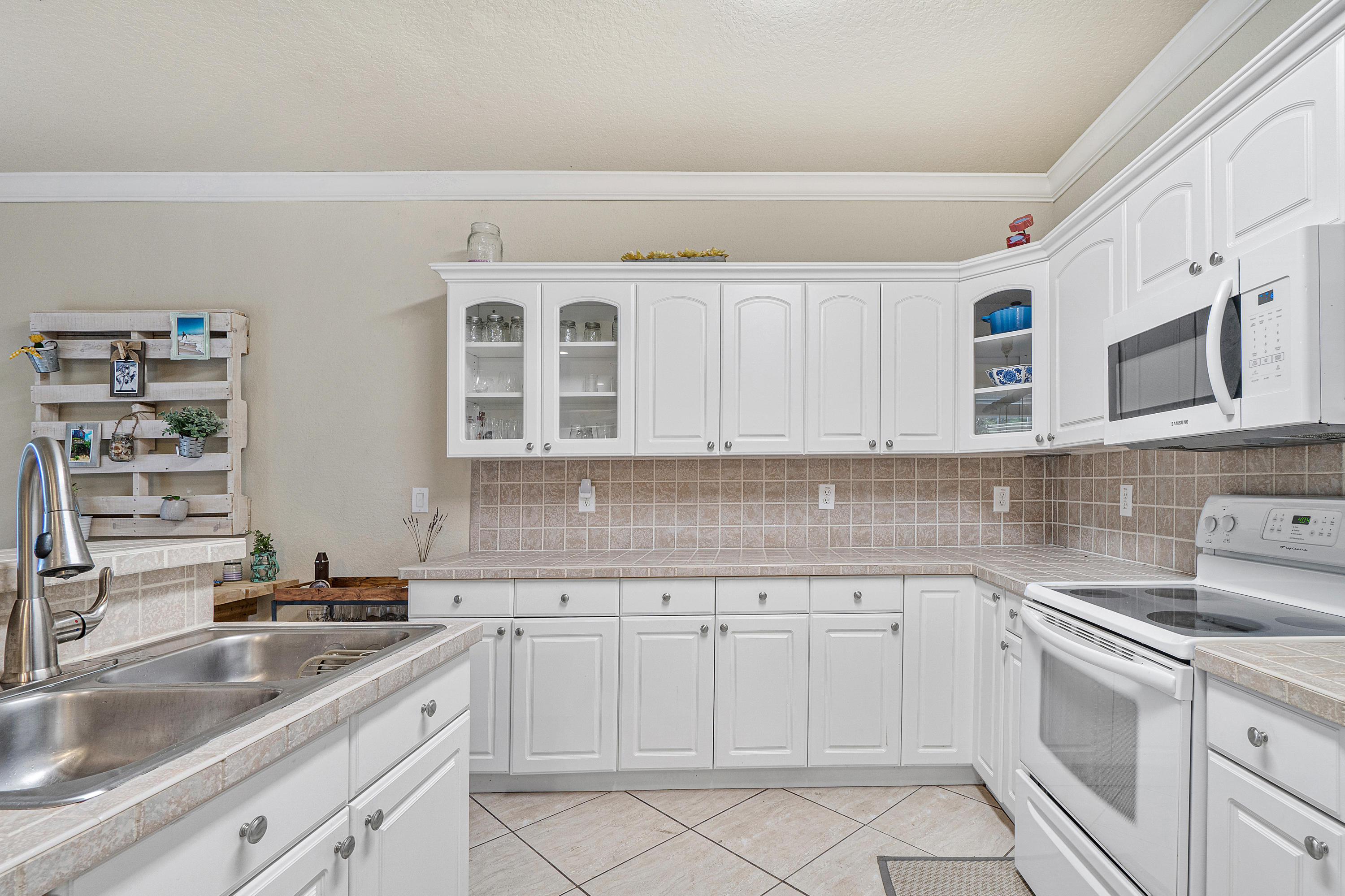 330 Southwest 8th Street, Unit 13 Boca Raton, FL 33432 - Photo 12 of 25 012-330Southwest8thStreet-BocaRaton-FL-3