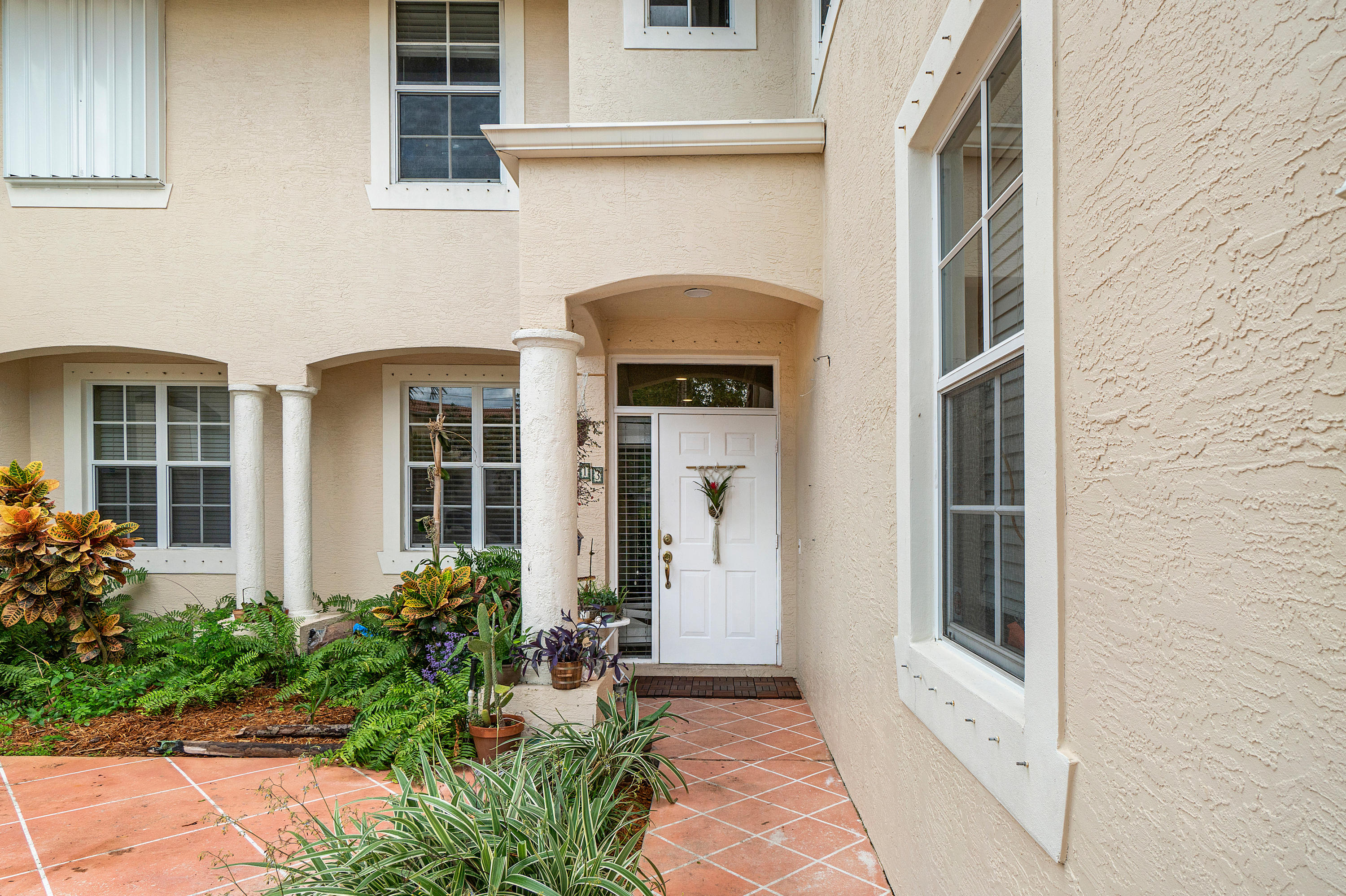 330 Southwest 8th Street, Unit 13 Boca Raton, FL 33432 - Photo 3 of 25 003-330Southwest8thStreet-BocaRaton-FL-3