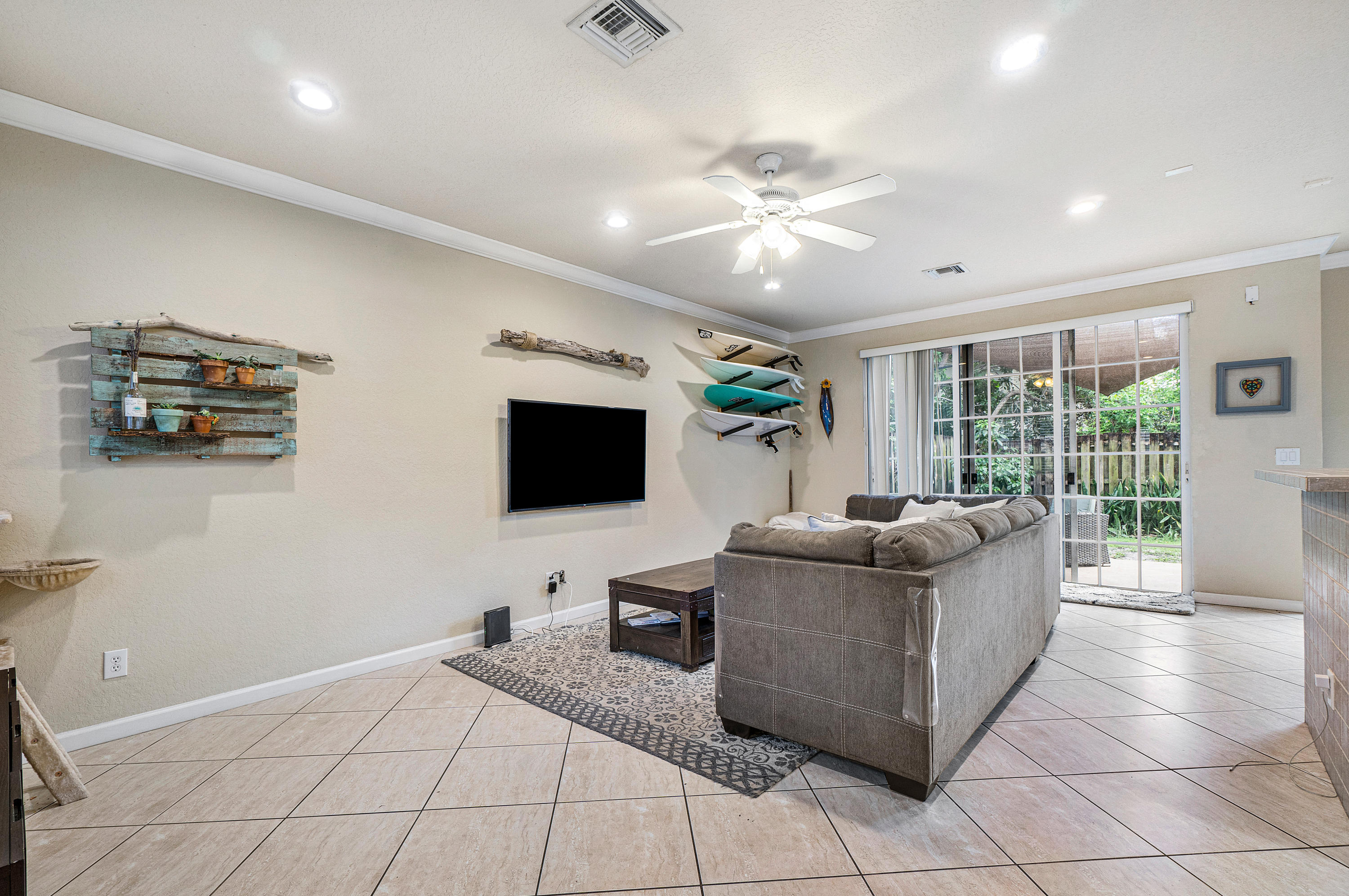 330 Southwest 8th Street, Unit 13 Boca Raton, FL 33432 - Photo 4 of 25 004-330Southwest8thStreet-BocaRaton-FL-3