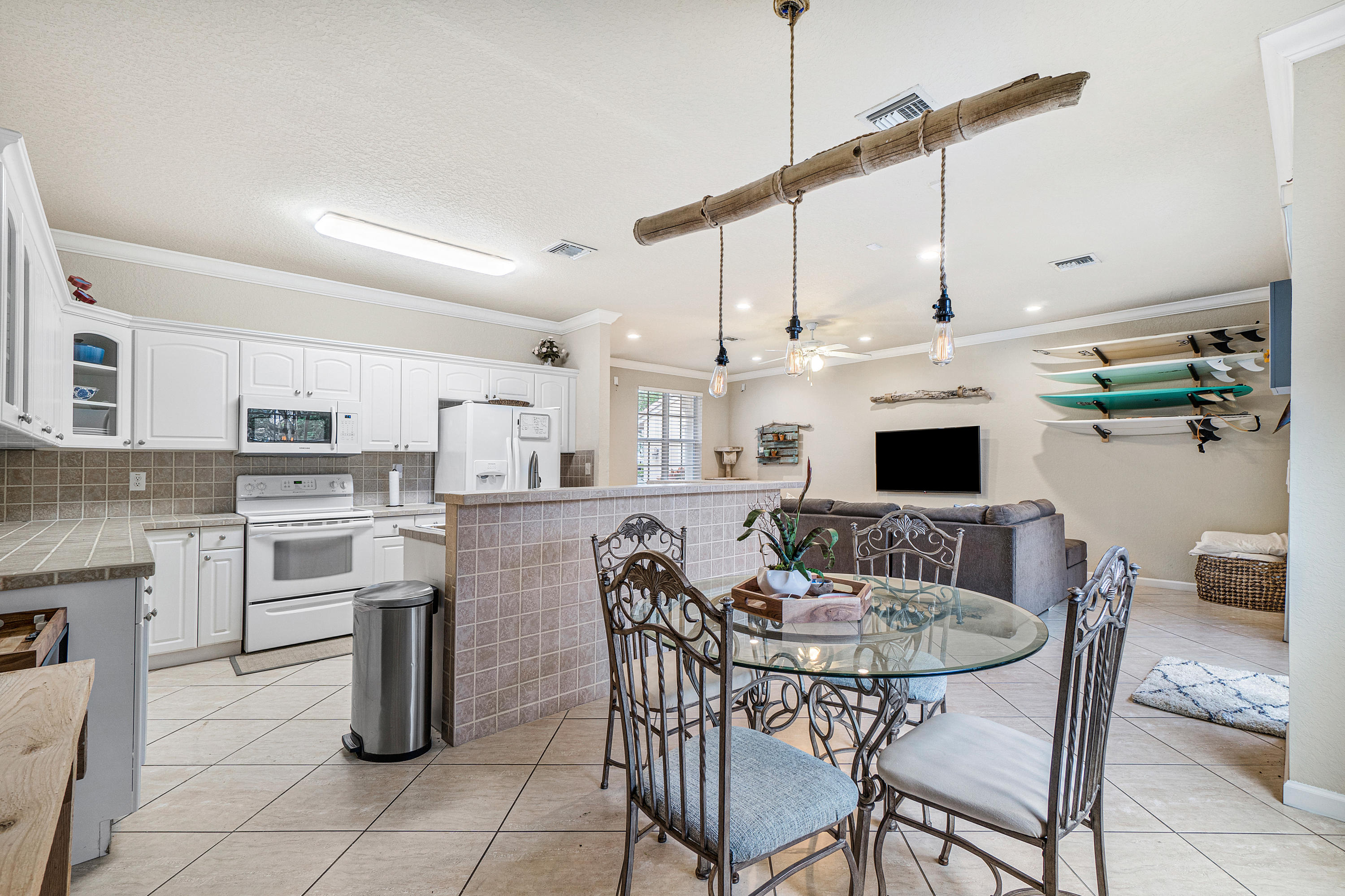 330 Southwest 8th Street, Unit 13 Boca Raton, FL 33432 - Photo 9 of 25 009-330Southwest8thStreet-BocaRaton-FL-3