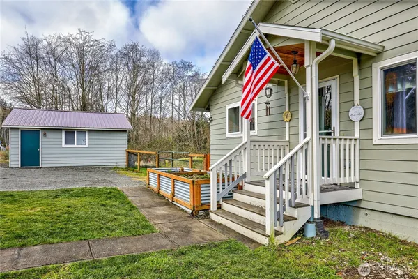 a view of house with a yard
