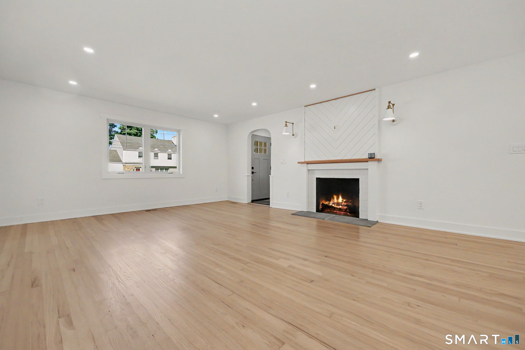 91 Lockwood Road Fairfield, CT 06825 - Photo 5 of 26 Gallery Image 5