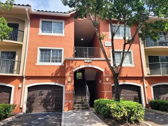$2,300 | 4167 Haverhill Road, Unit 1111, West Palm Beach, FL 33417