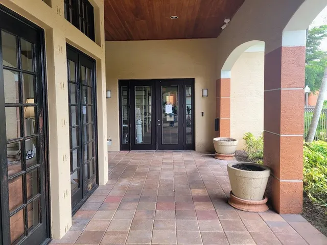 $2,300 | 4167 Haverhill Road, Unit 1111, West Palm Beach, FL 33417