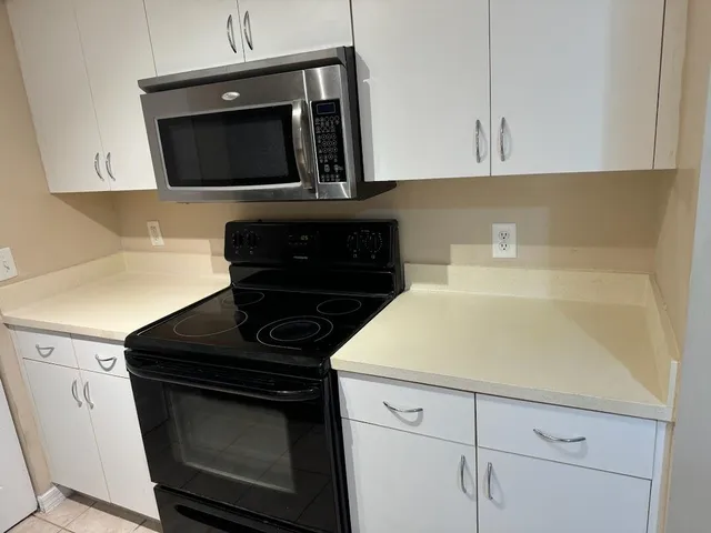 $2,300 | 4167 Haverhill Road, Unit 1111, West Palm Beach, FL 33417