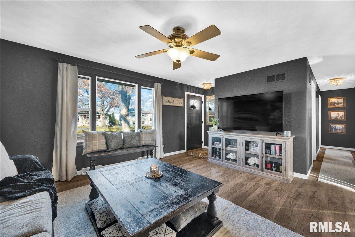 5508 East Captain Road Chillicothe, IL 61523 - Photo 5 of 31