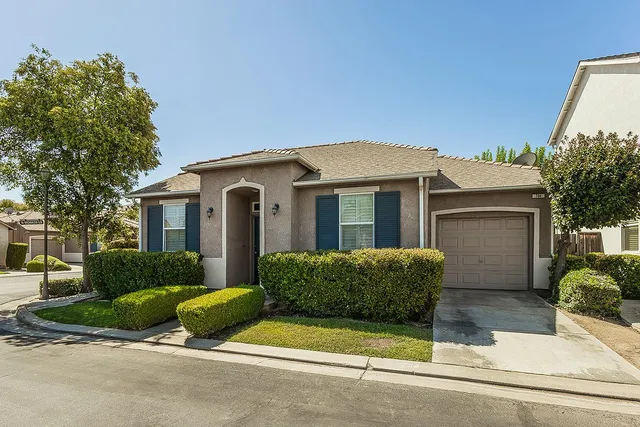 $399,000 | 704 West Riviera Lane, Clovis, CA 93619