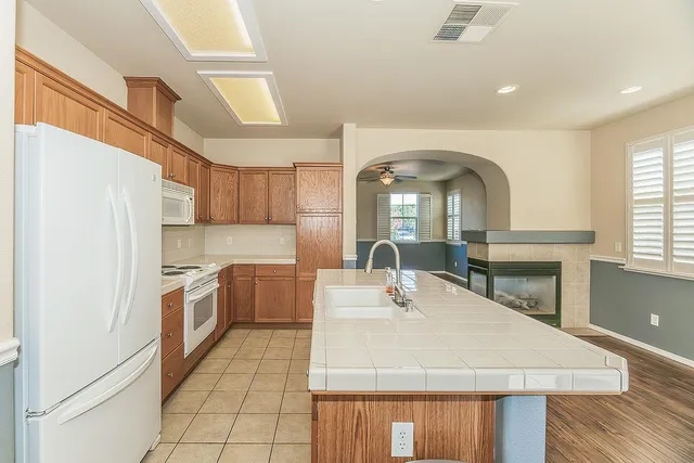 $399,000 | 704 West Riviera Lane, Clovis, CA 93619