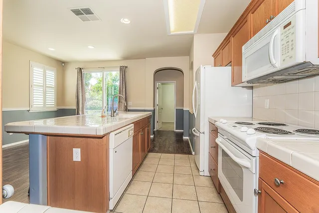 $399,000 | 704 West Riviera Lane, Clovis, CA 93619