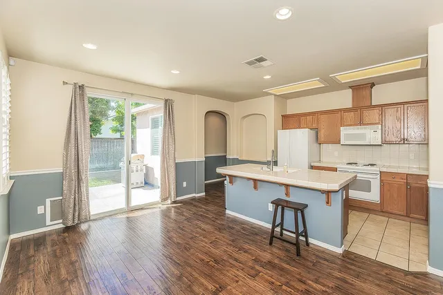 $399,000 | 704 West Riviera Lane, Clovis, CA 93619