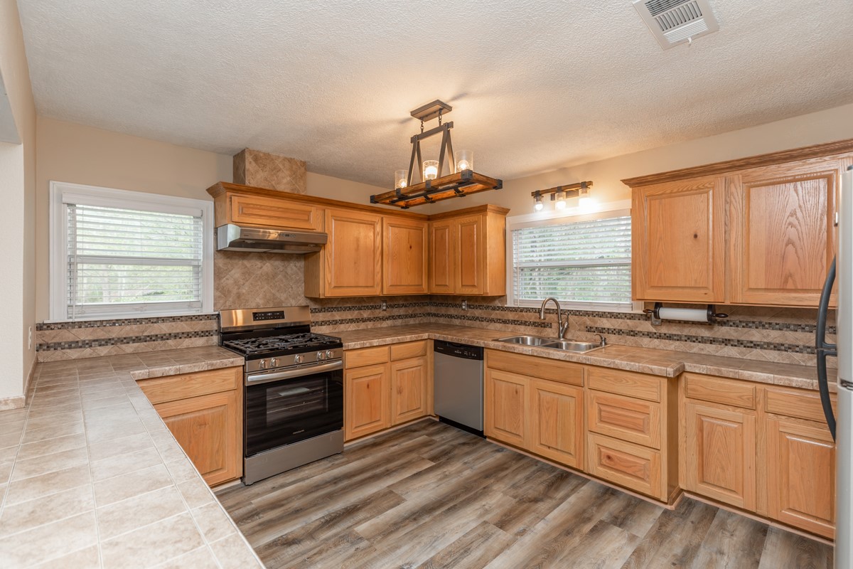 4205 North Tram Road Vidor, TX 77662 - Photo 11 of 32