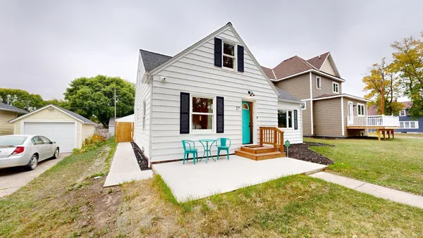 $3,800 | 27 Division Street North, Unit AIRBB, Clara City, MN 56222