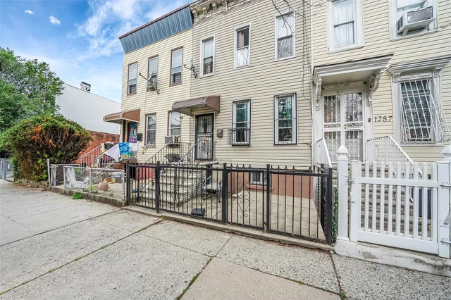 $979,000 | 1285 A Saint Marks Avenue | Weeksville