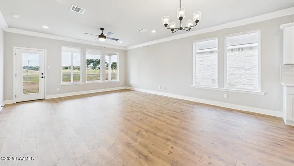 $277,500 | 123 Belle Lake Drive, Lafayette, LA 70506