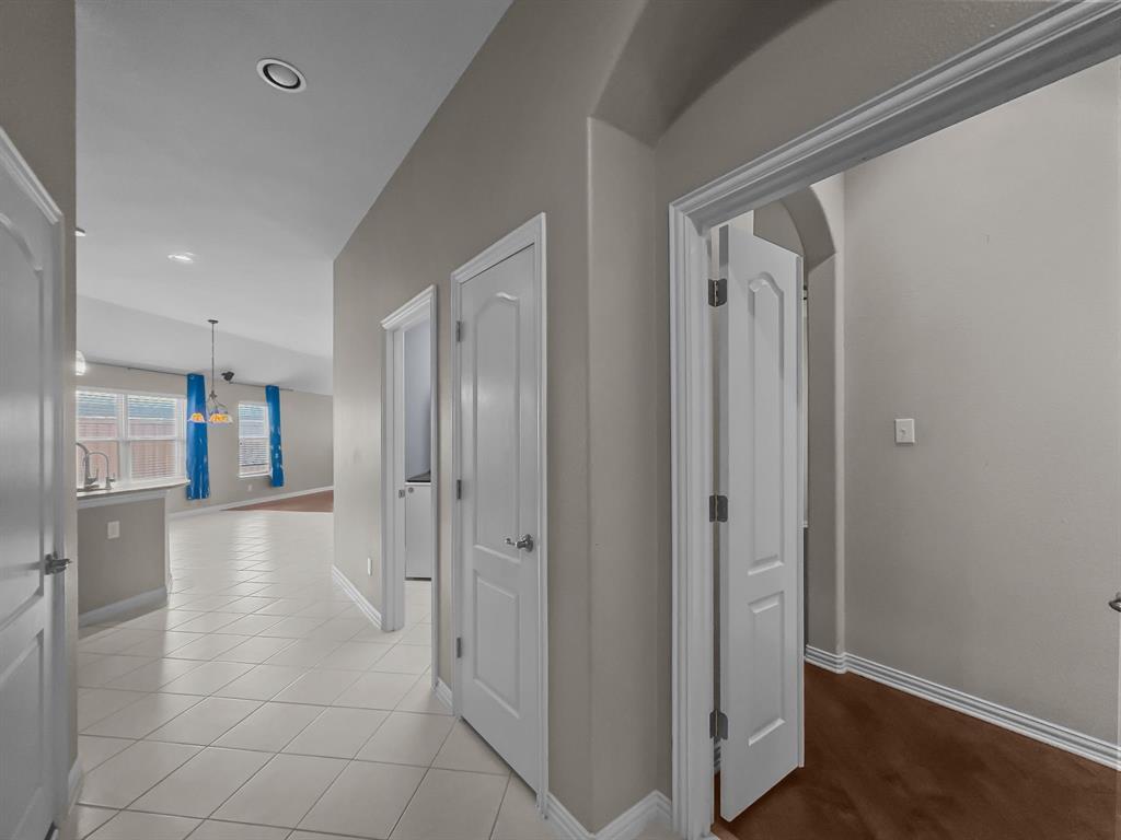 3205 Ridgeway Drive McKinney, TX 75071 - Photo 4 of 27 a view of a hallway