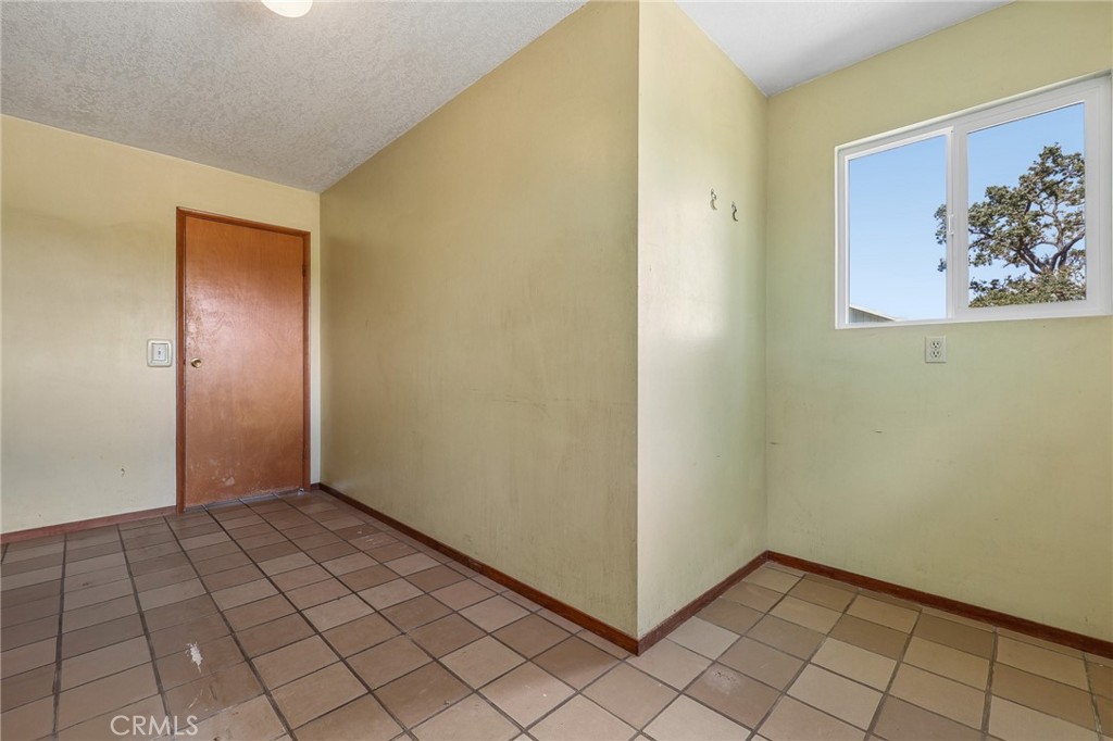 335 Phillips Templeton, CA 93465 - Photo 15 of 35 Large Laundry Room