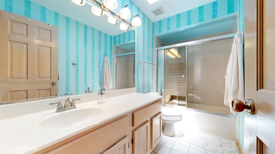 545 Abbey Road Bartlett, IL 60103 - Photo 22 of 28 a bathroom with a double vanity sink toilet and a tub