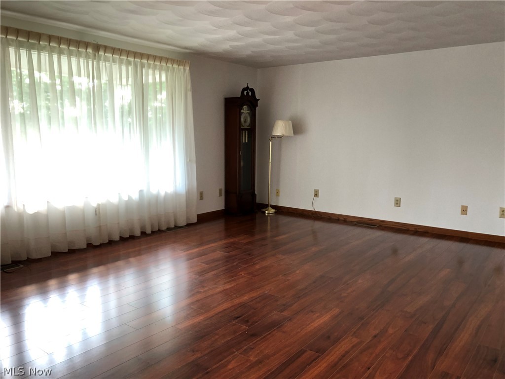 63333 Johnson North Road Bethesda, OH 43719 - Photo 11 of 35 Living room with large picture window