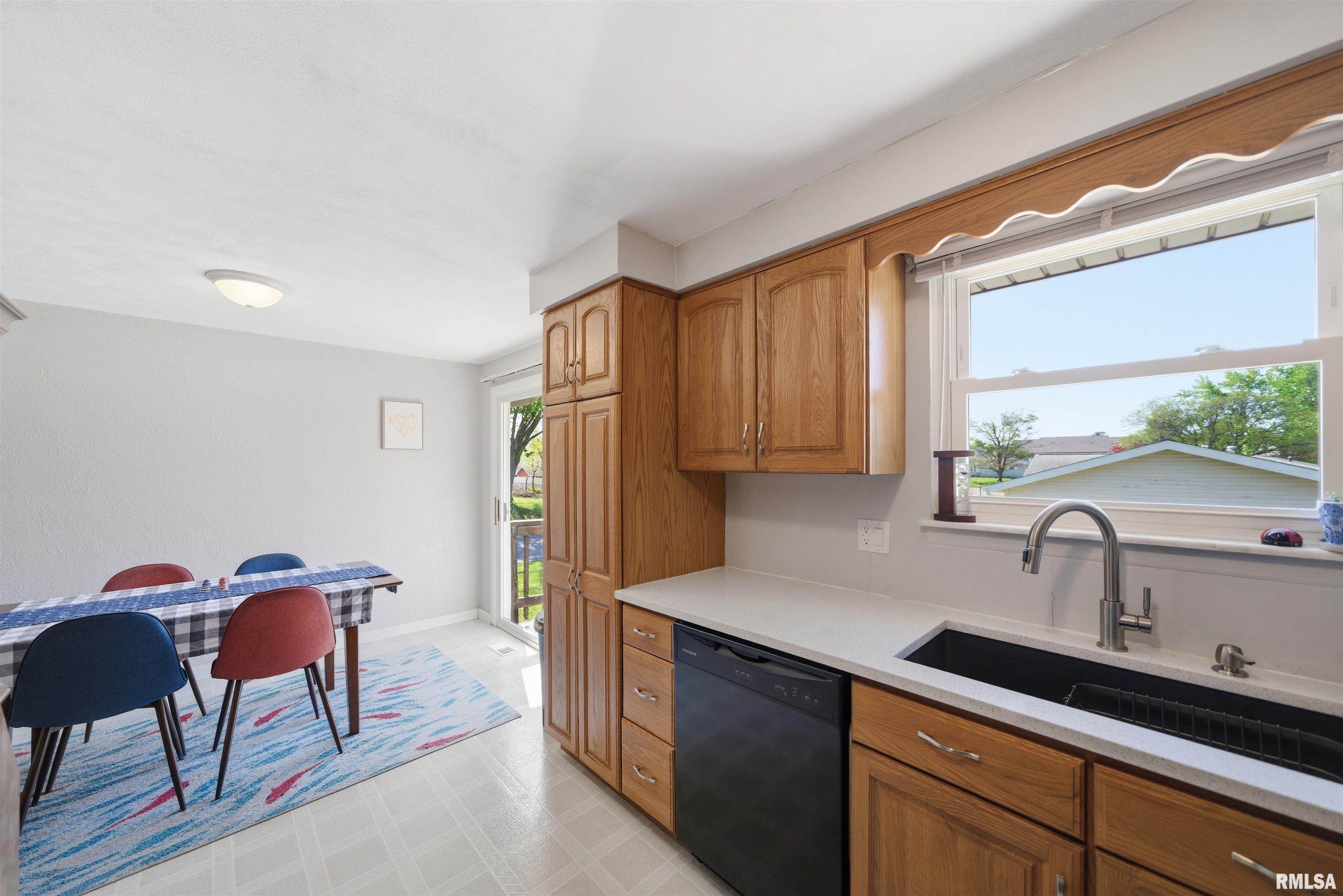 2276 Robin Road Washington, IL 61571 - Photo 13 of 44 Gallery Image 13