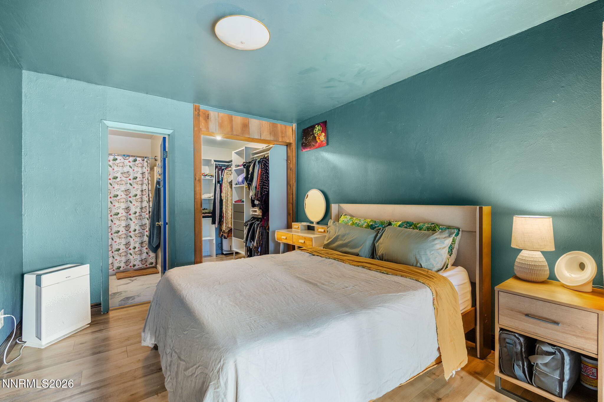 21845 Adobe Road Reno, NV 89521 - Photo 47 of 65 a bedroom with a bed and a lamp