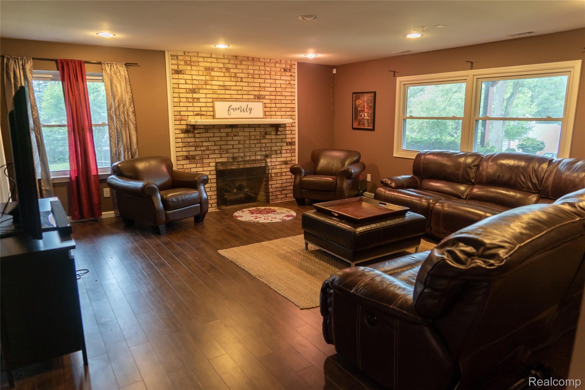 35875 Smithfield Road Farmington, MI 48335 - Photo 7 of 58 DSC05833.jpg