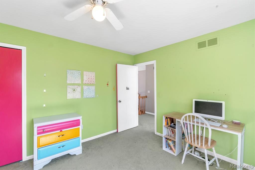 34412 Quaker Valley Road Farmington Hills, MI 48331 - Photo 36 of 57