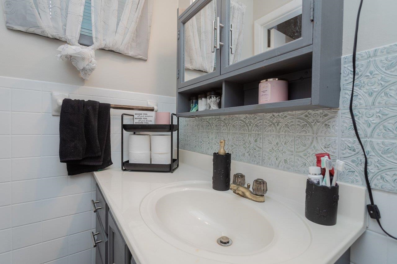 220 Rockingham Drive Harrisonburg, VA 22802 - Photo 27 of 40 a bathroom with a sink and a washing machine