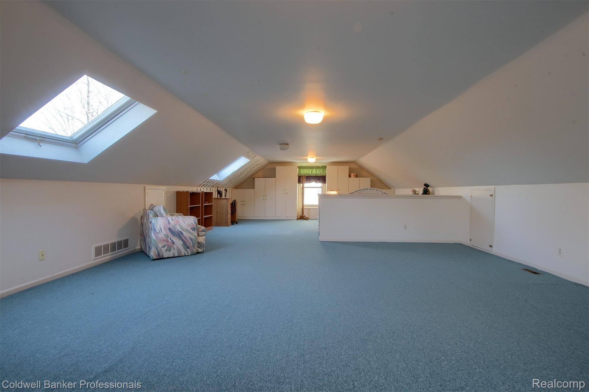 23285 Meridian Road Grosse Ile, MI 48138 - Photo 33 of 53 34-Bonus Room.jpg