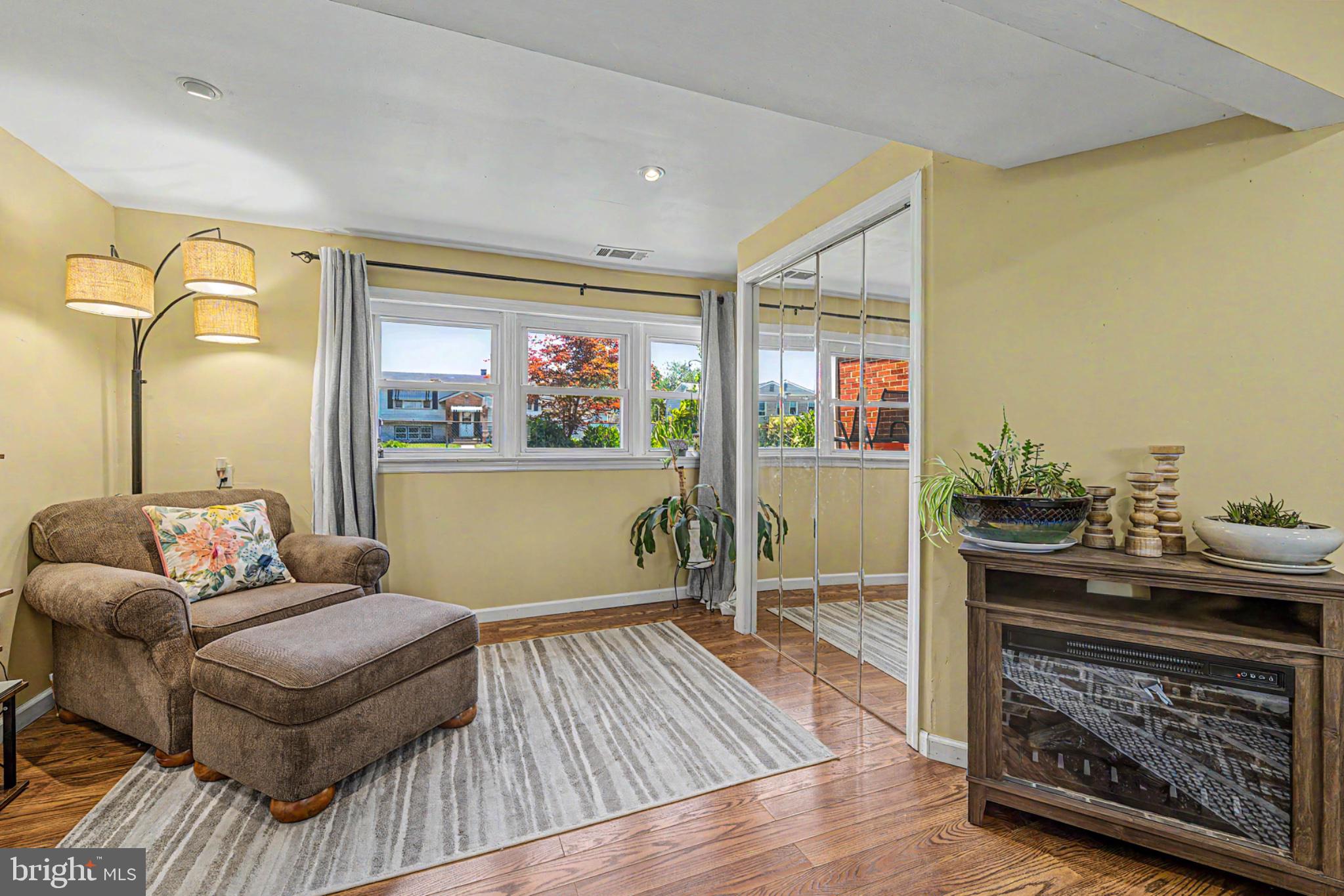 233 Purdue Avenue Pemberton, NJ 08068 - Photo 18 of 31 Cozy corner with natural light.