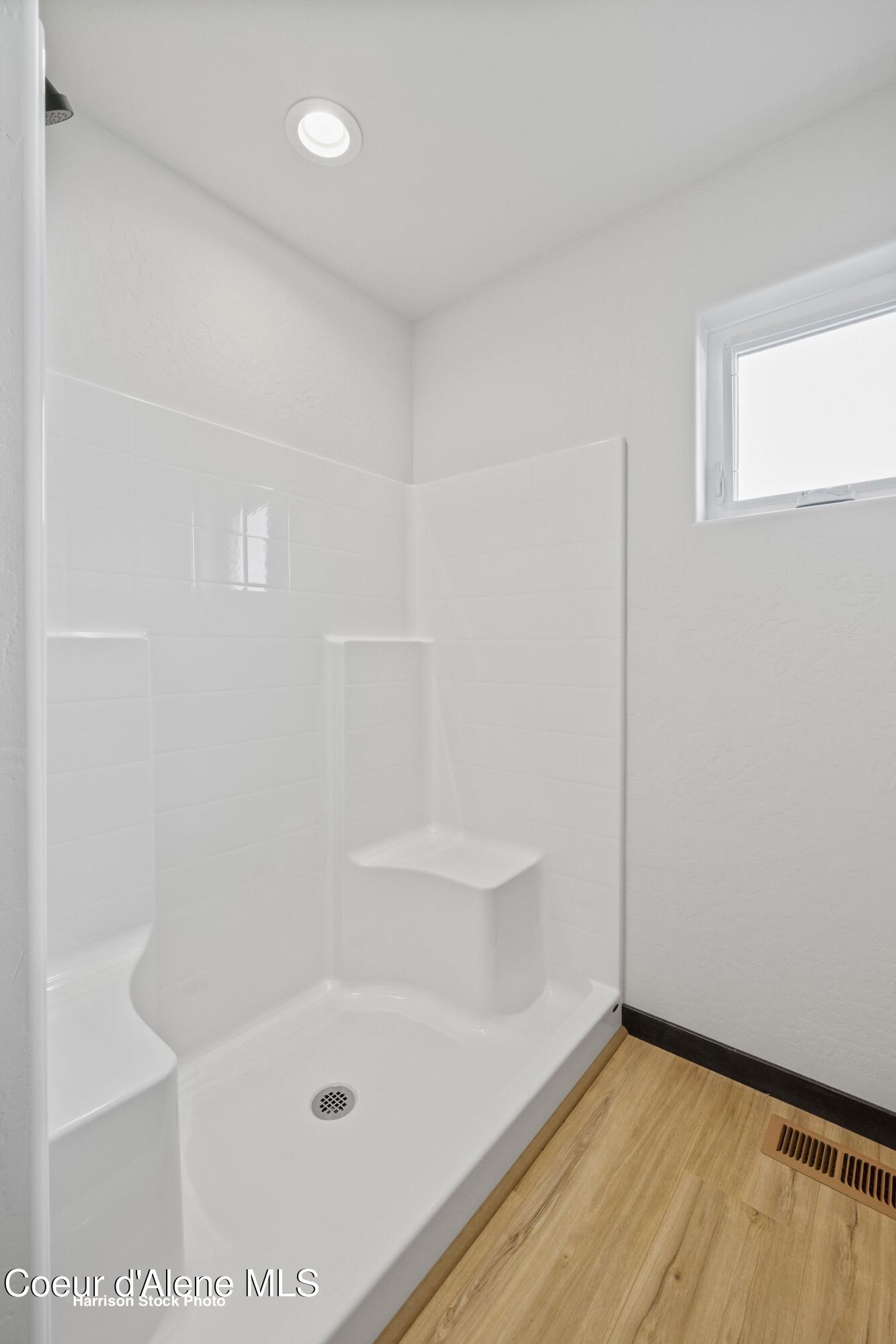 12182 North Lennon Lane Rathdrum, ID 83858 - Photo 15 of 20 Primary bath