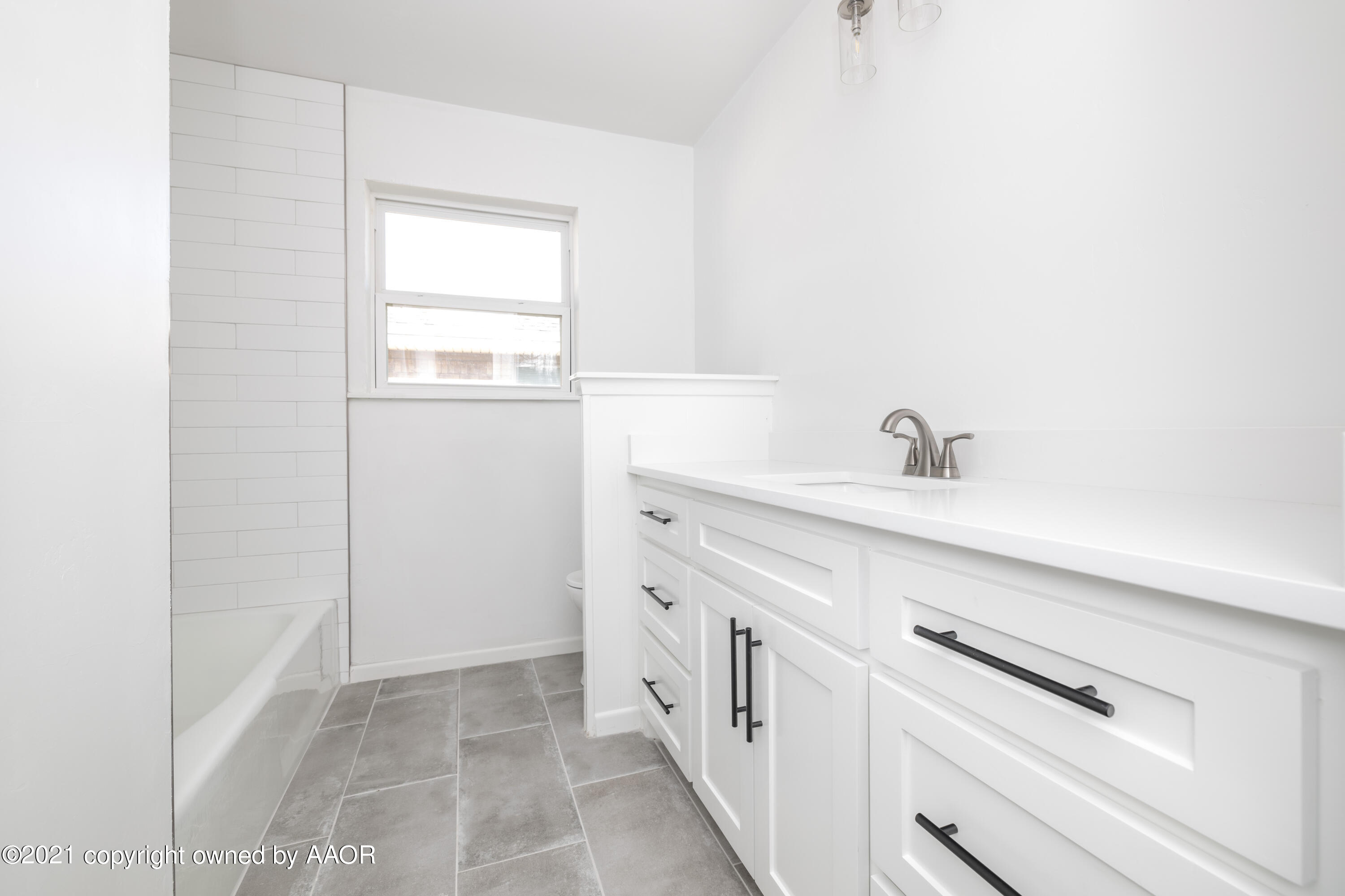 3913 Kileen Drive Amarillo, TX 79109 - Photo 26 of 38 Hall Bathroom