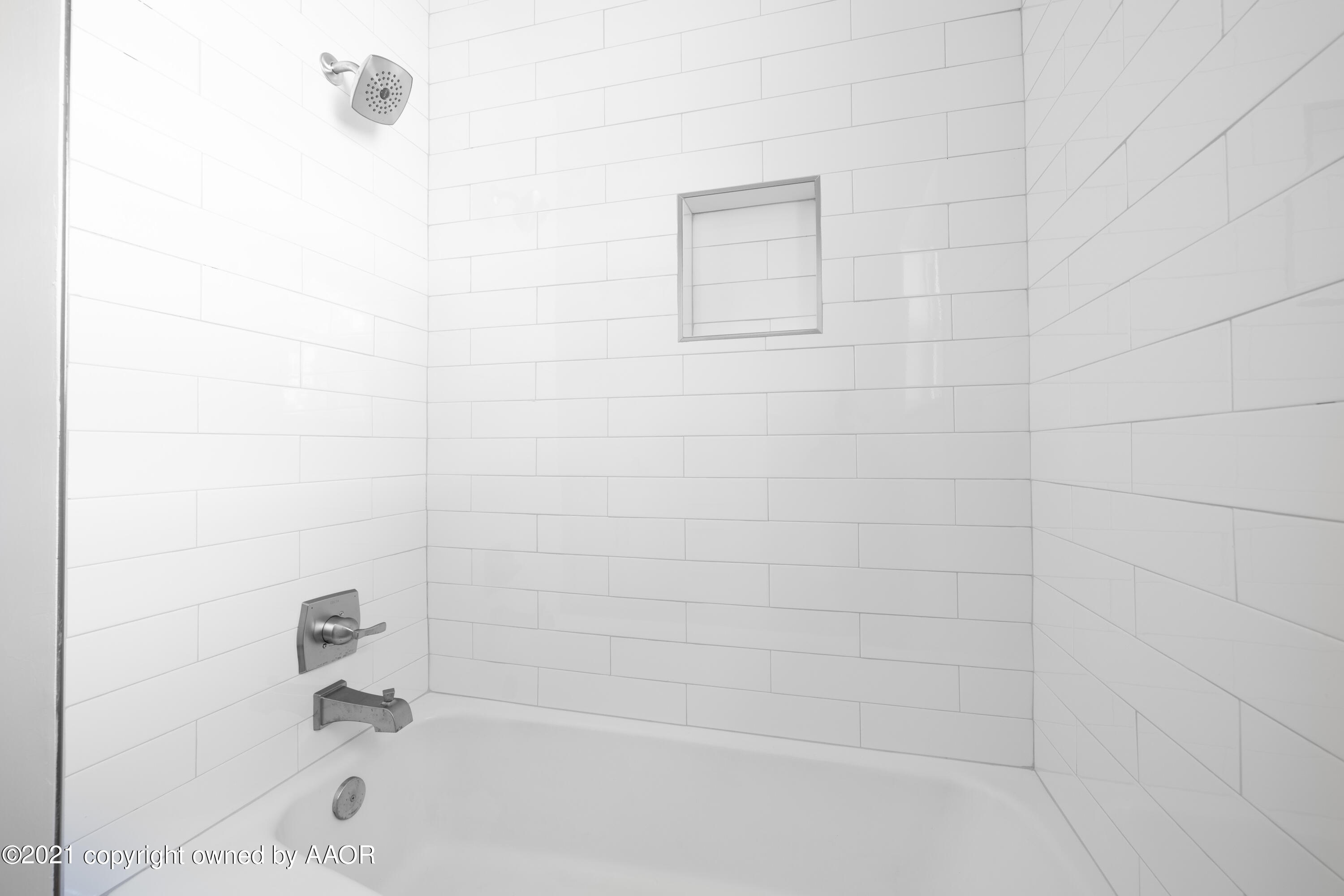 3913 Kileen Drive Amarillo, TX 79109 - Photo 27 of 38 Hall Bathroom