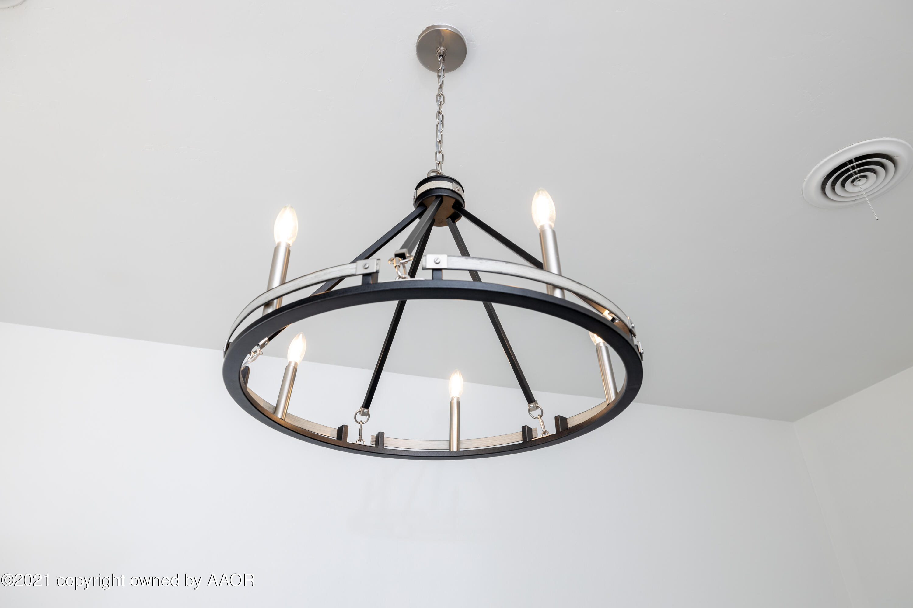 3913 Kileen Drive Amarillo, TX 79109 - Photo 4 of 38 Dining Chandelier