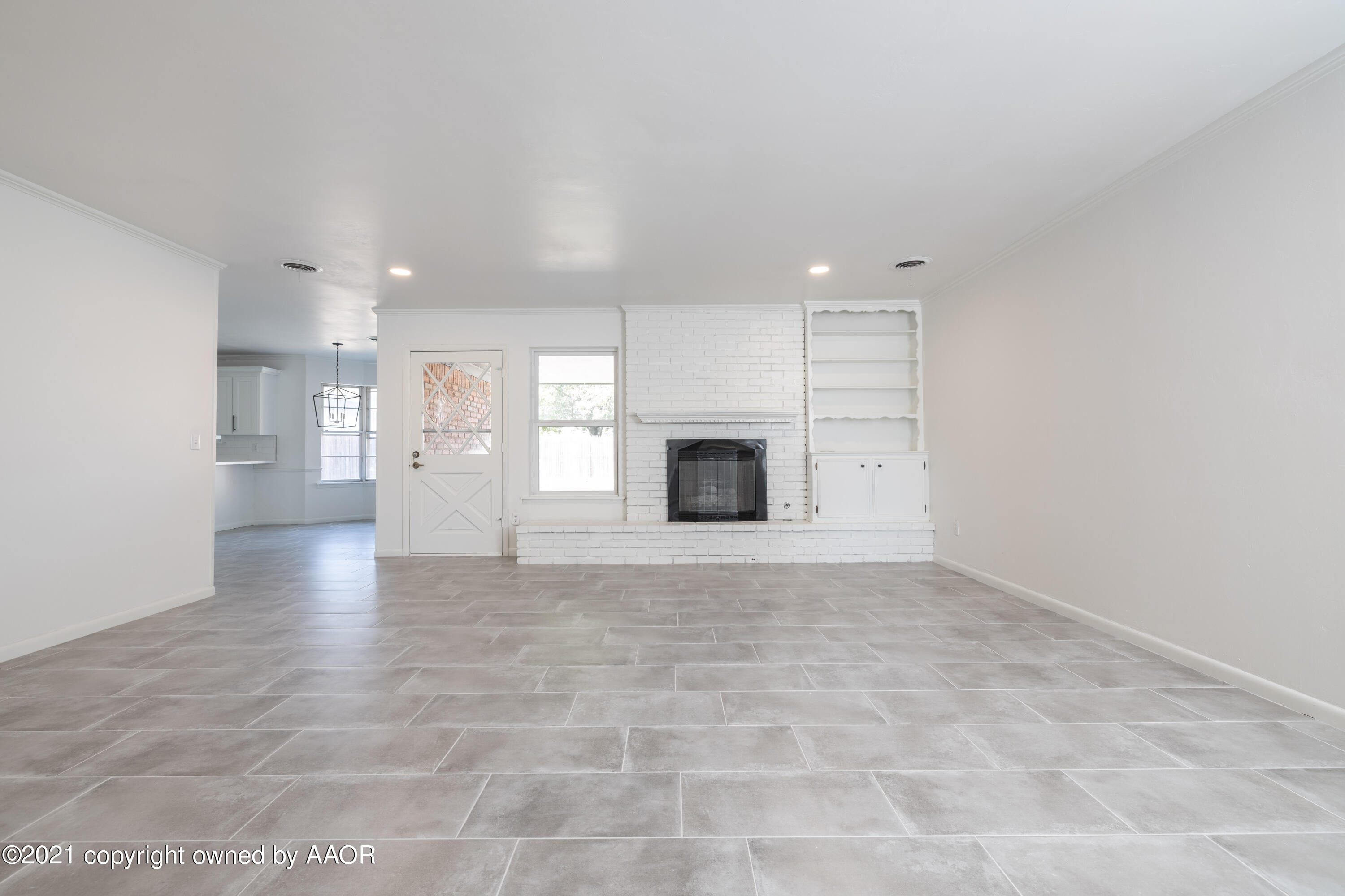 3913 Kileen Drive Amarillo, TX 79109 - Photo 6 of 38 Living Room